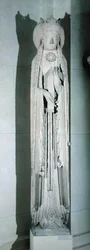 Jambenfigur einer Königin, entfernt von der Westfassade der Eglise de Notre-Dame, Corbeil